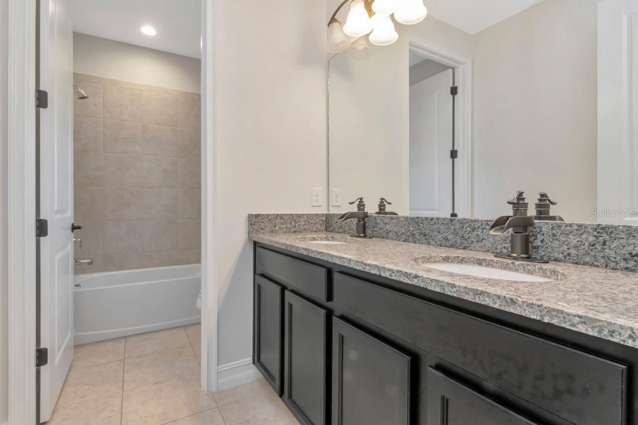 ESTANCIA PHASE 2B1 PB 73 PG 009 BLOCK 20 LOT 11 - Residential