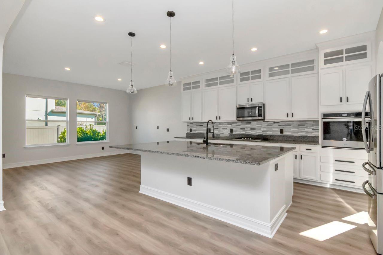 ESTANCIA PHASE 2B1 PB 73 PG 009 BLOCK 20 LOT 11 - Residential