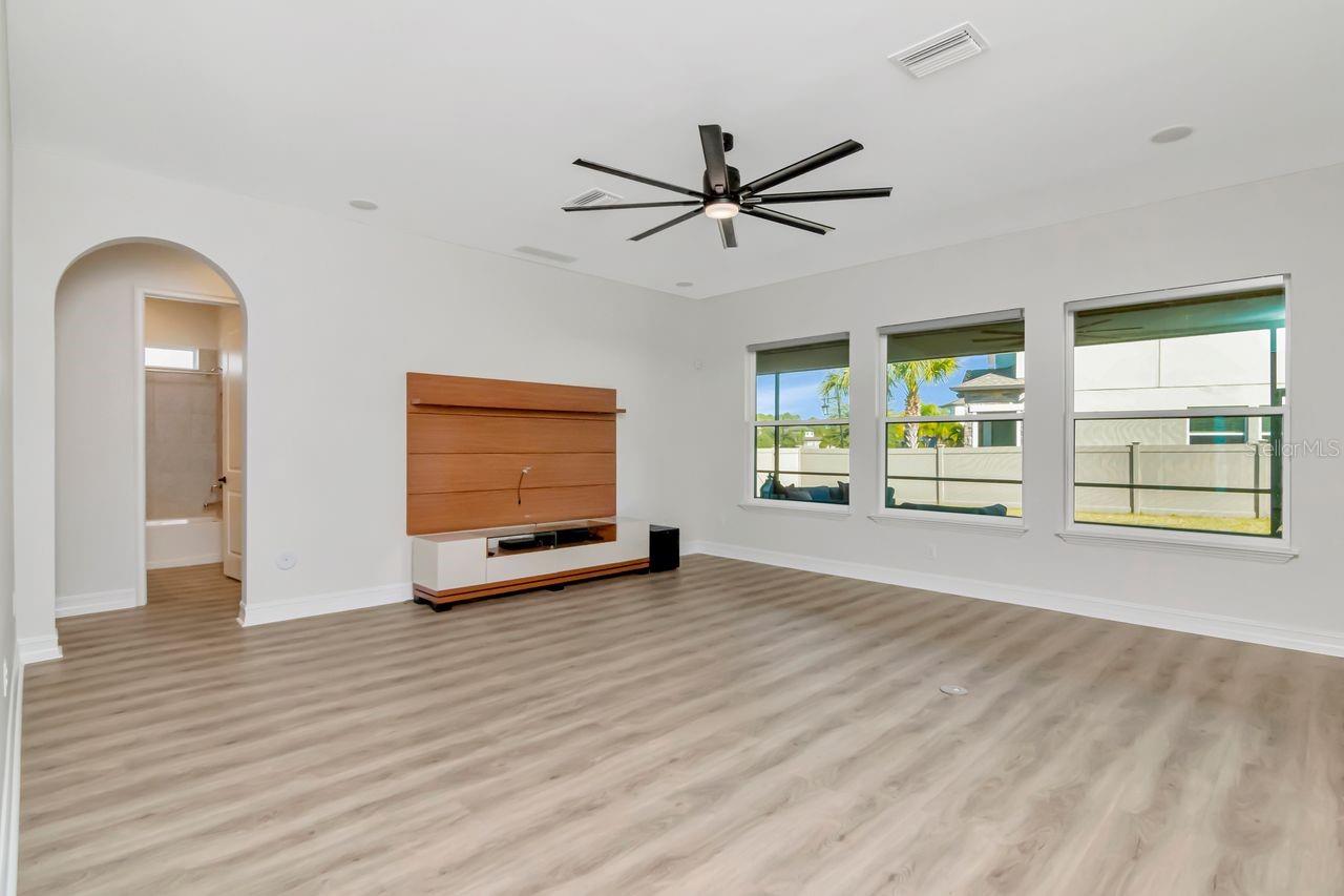 ESTANCIA PHASE 2B1 PB 73 PG 009 BLOCK 20 LOT 11 - Residential