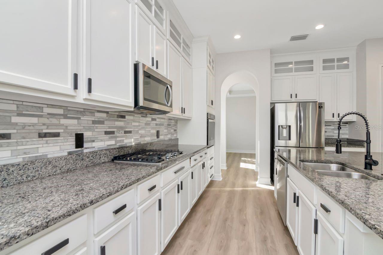 ESTANCIA PHASE 2B1 PB 73 PG 009 BLOCK 20 LOT 11 - Residential