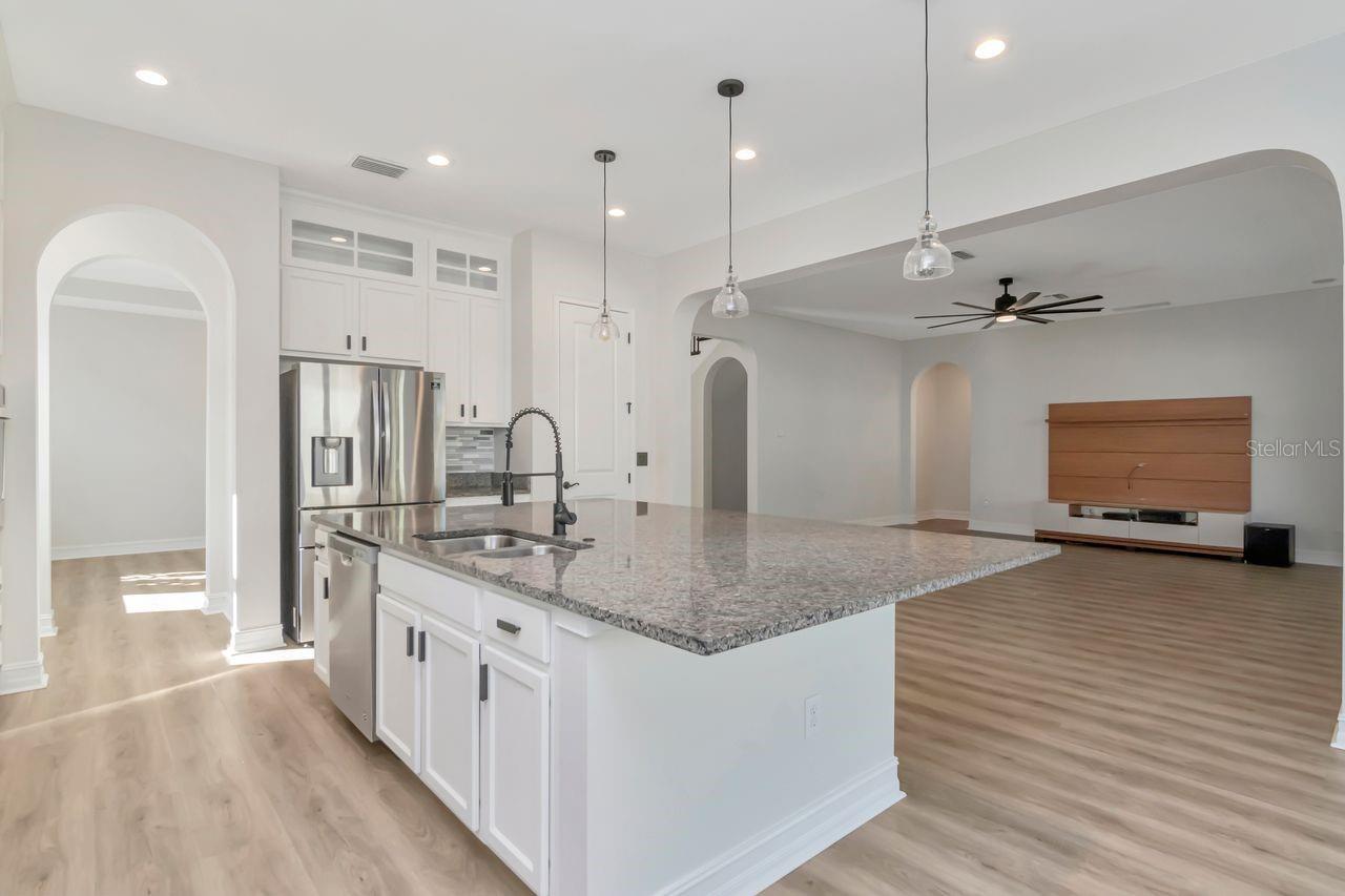 ESTANCIA PHASE 2B1 PB 73 PG 009 BLOCK 20 LOT 11 - Residential