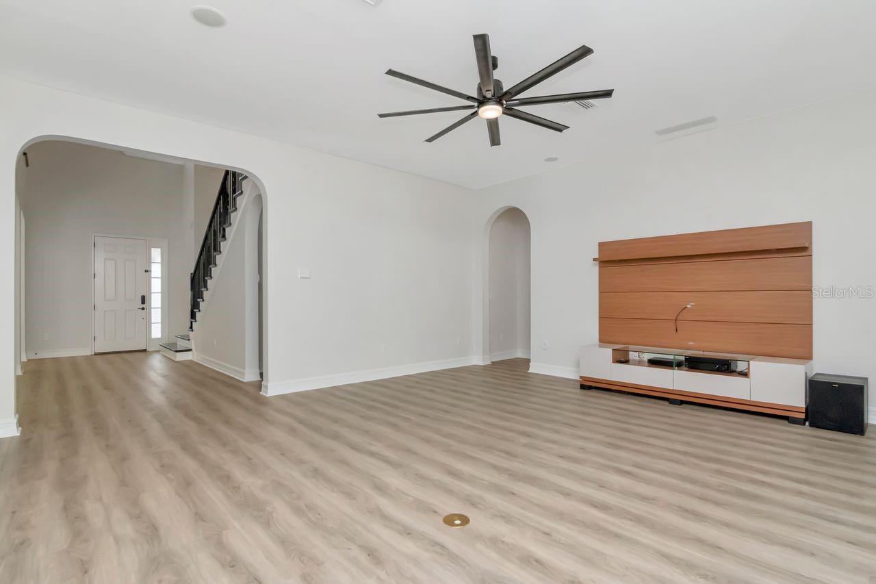 ESTANCIA PHASE 2B1 PB 73 PG 009 BLOCK 20 LOT 11 - Residential