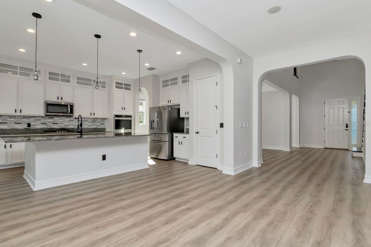 ESTANCIA PHASE 2B1 PB 73 PG 009 BLOCK 20 LOT 11 - Residential