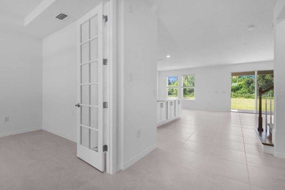 858 JUNONIA BOULEVARD