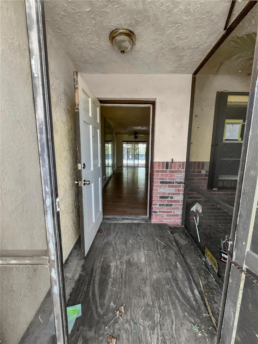 118 SW LANCASTER AVENUE