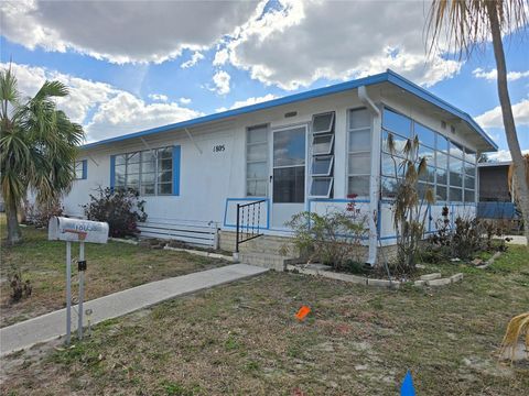 Photo of 1805 Blue Lake Drive, Lakeland, FL 33801 (MLS # L4959624)