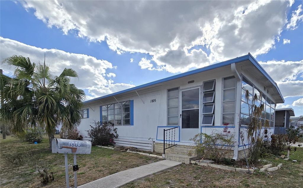 Photo of 1805 Blue Lake Drive, Lakeland, FL 33801 (MLS # L4959624)