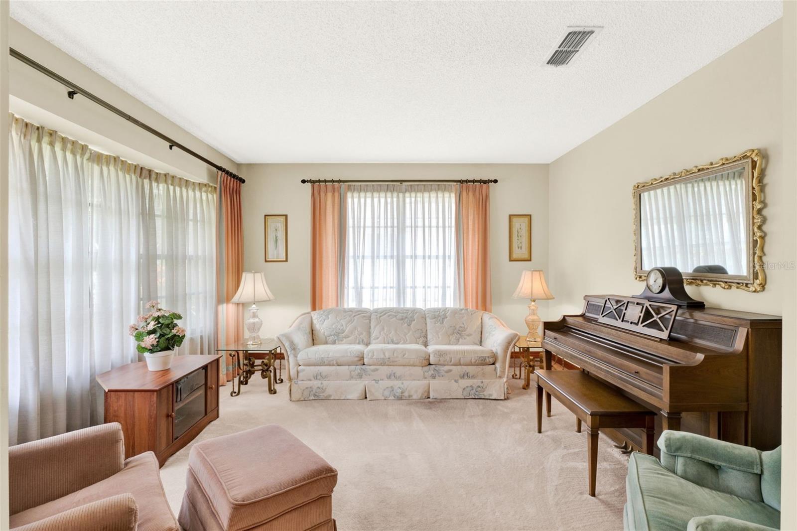 BROOKHOLLOW - Residential