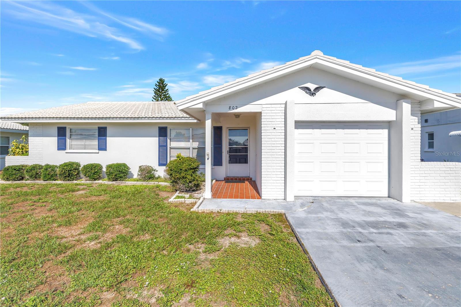 802 BUTTONWOOD DRIVE