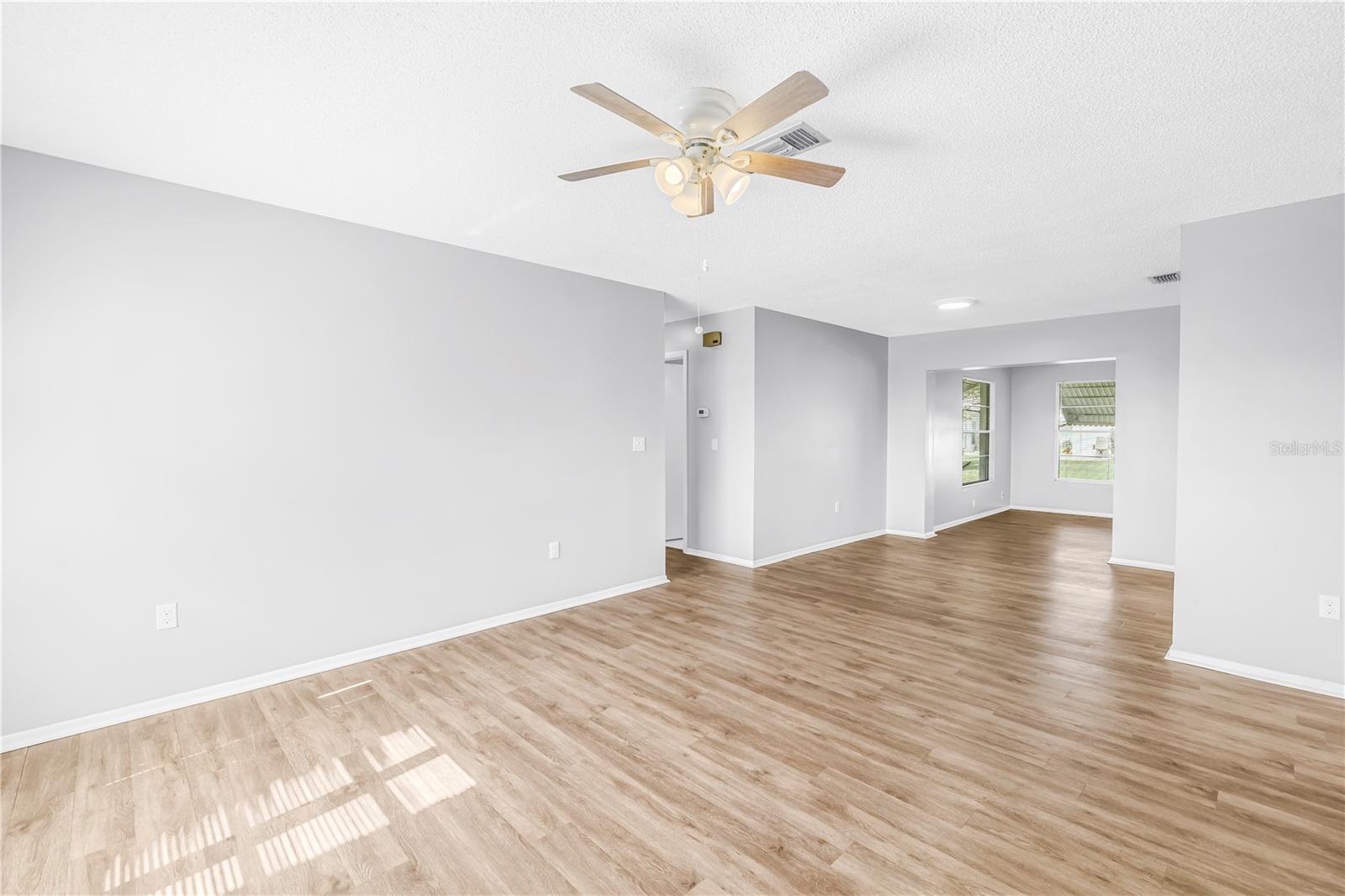 802 BUTTONWOOD DRIVE