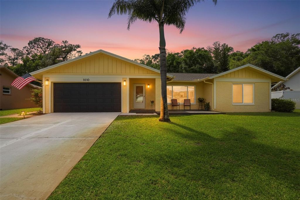 Photo of 1010 Mainsail Way, Palm Harbor, FL 34685 (MLS # W7884808)