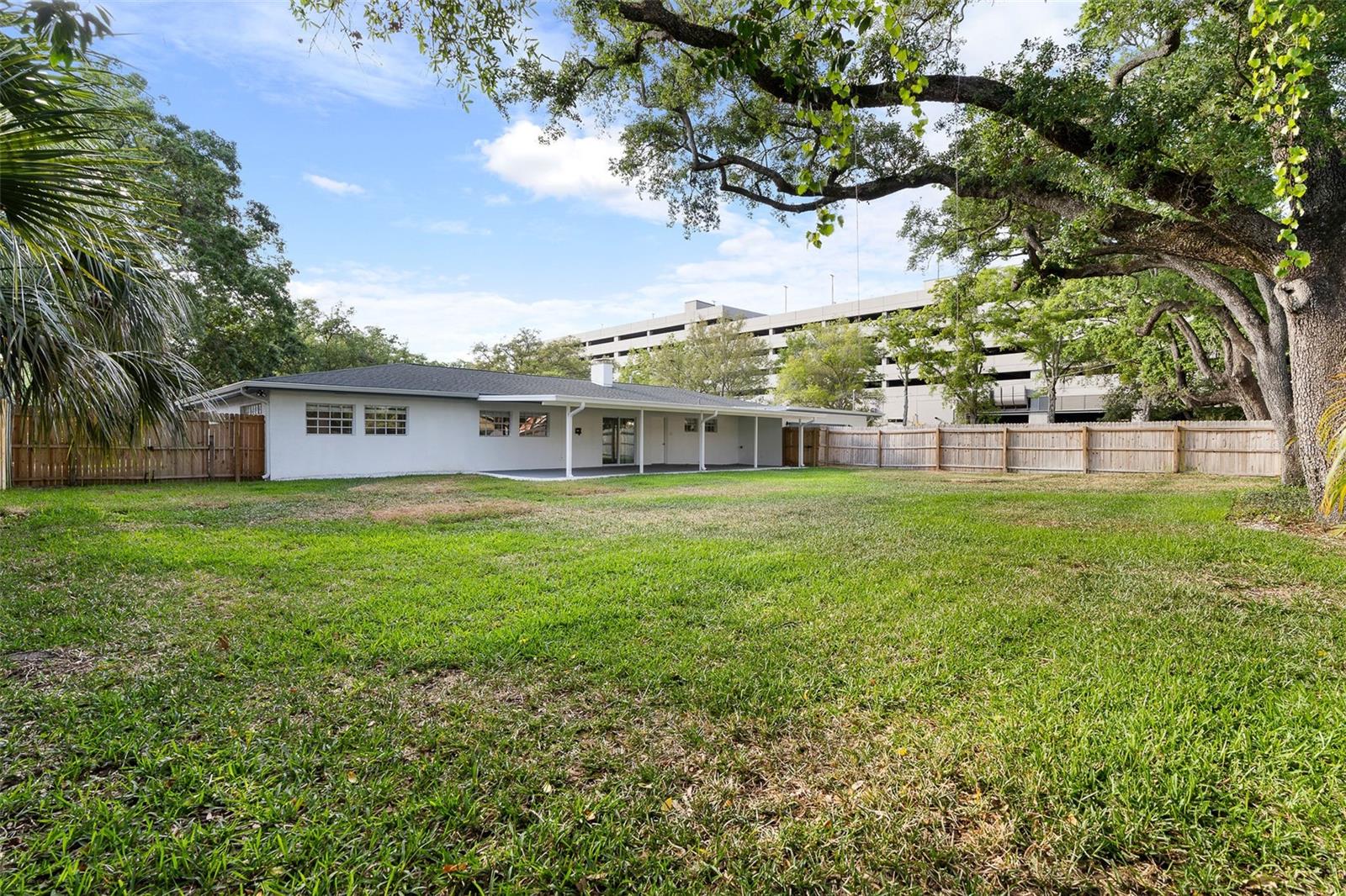 BEACH PARK - Residential Lease