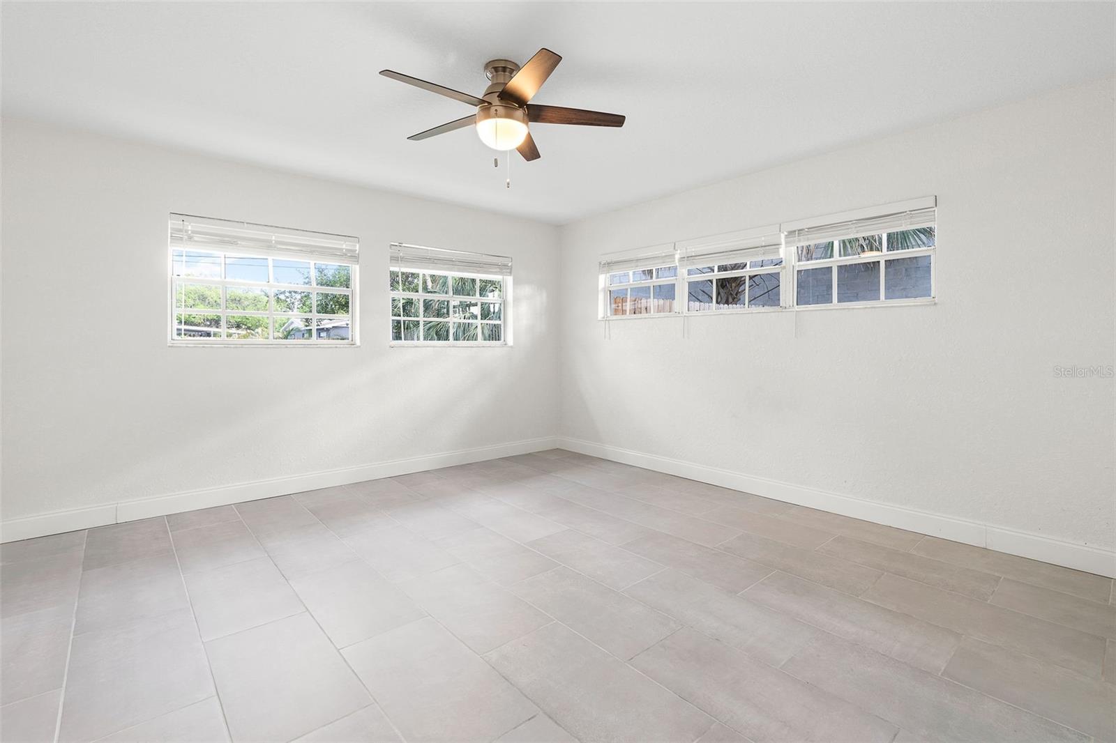 BEACH PARK - Residential Lease