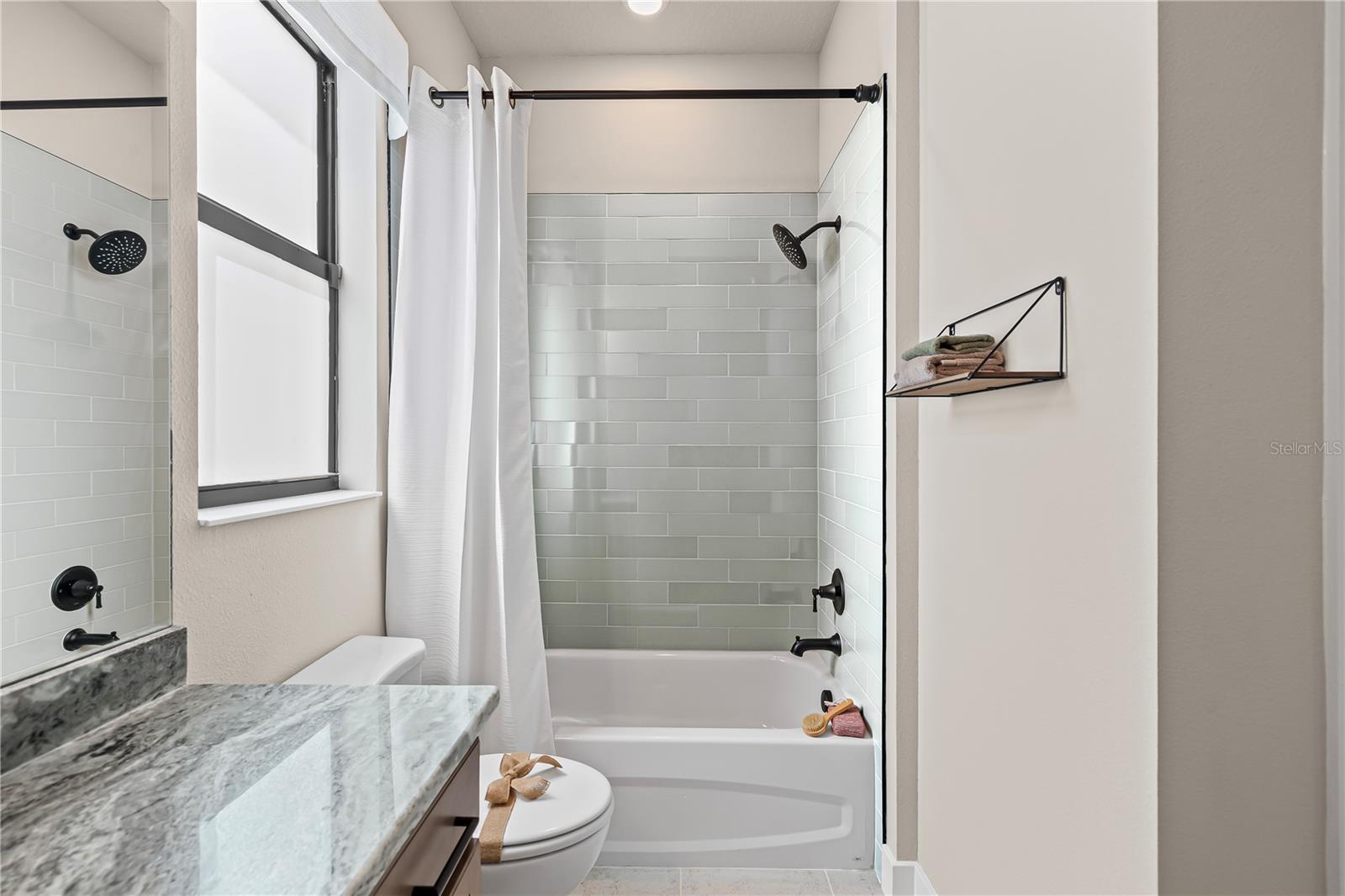 NORTH LAKE ESTATES - Residential