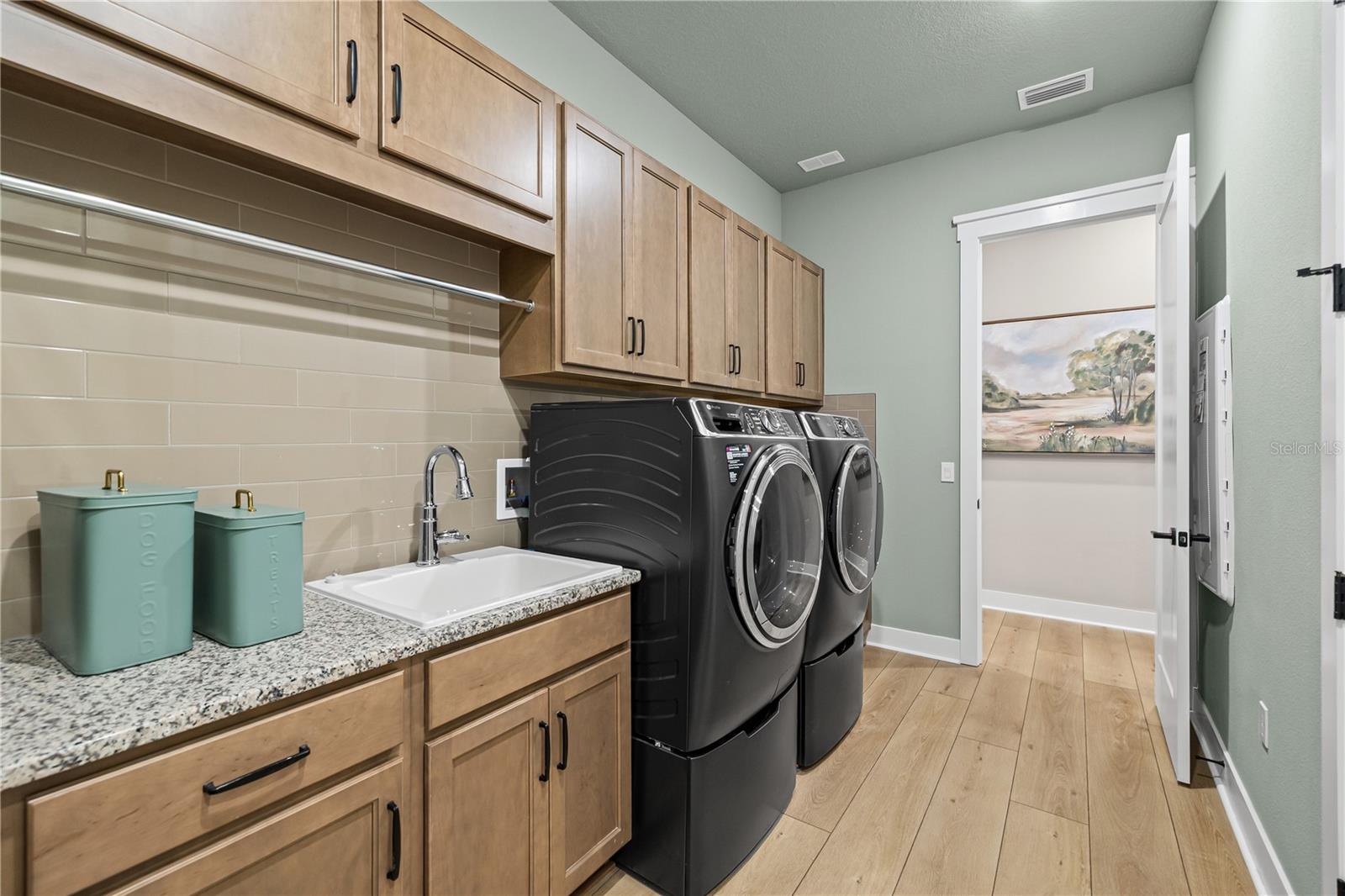 NORTH LAKE ESTATES - Residential