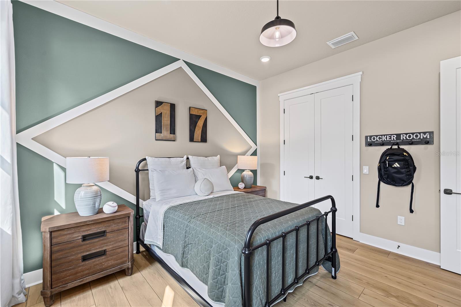 NORTH LAKE ESTATES - Residential