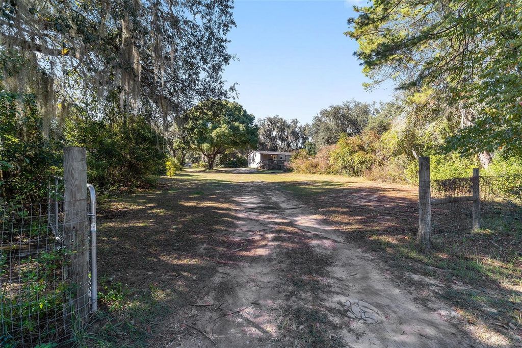 Photo of 4119 NE 172nd Court, Silver Springs, FL 34488 (MLS # OM714146)
