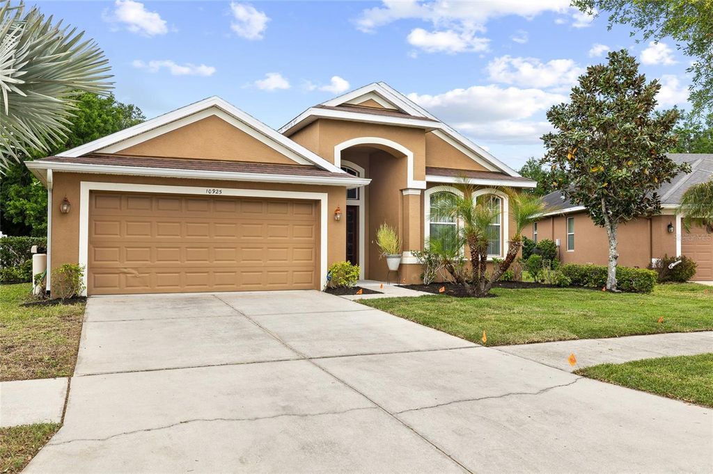 Photo of 10925 Rockledge View Drive, Riverview, FL 33579 (MLS # TB8464356)