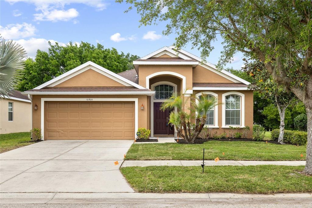 Photo of 10925 Rockledge View Drive, Riverview, FL 33579 (MLS # TB8464356)