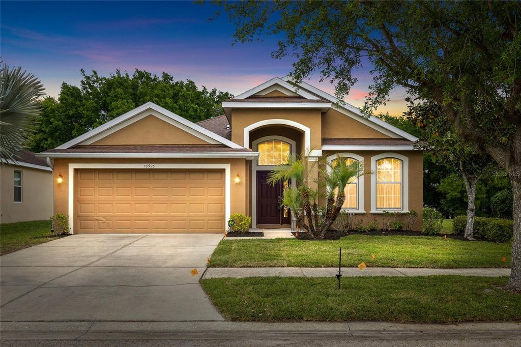 Photo of 10925 Rockledge View Drive, Riverview, FL 33579 (MLS # TB8464356)