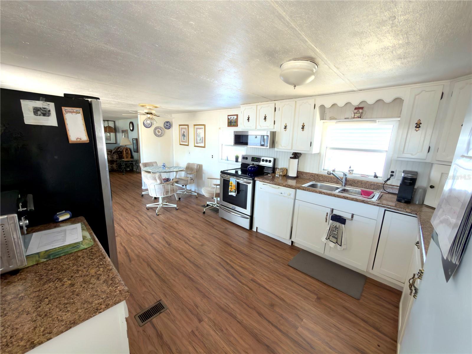 WESTERN SHORES - Residential