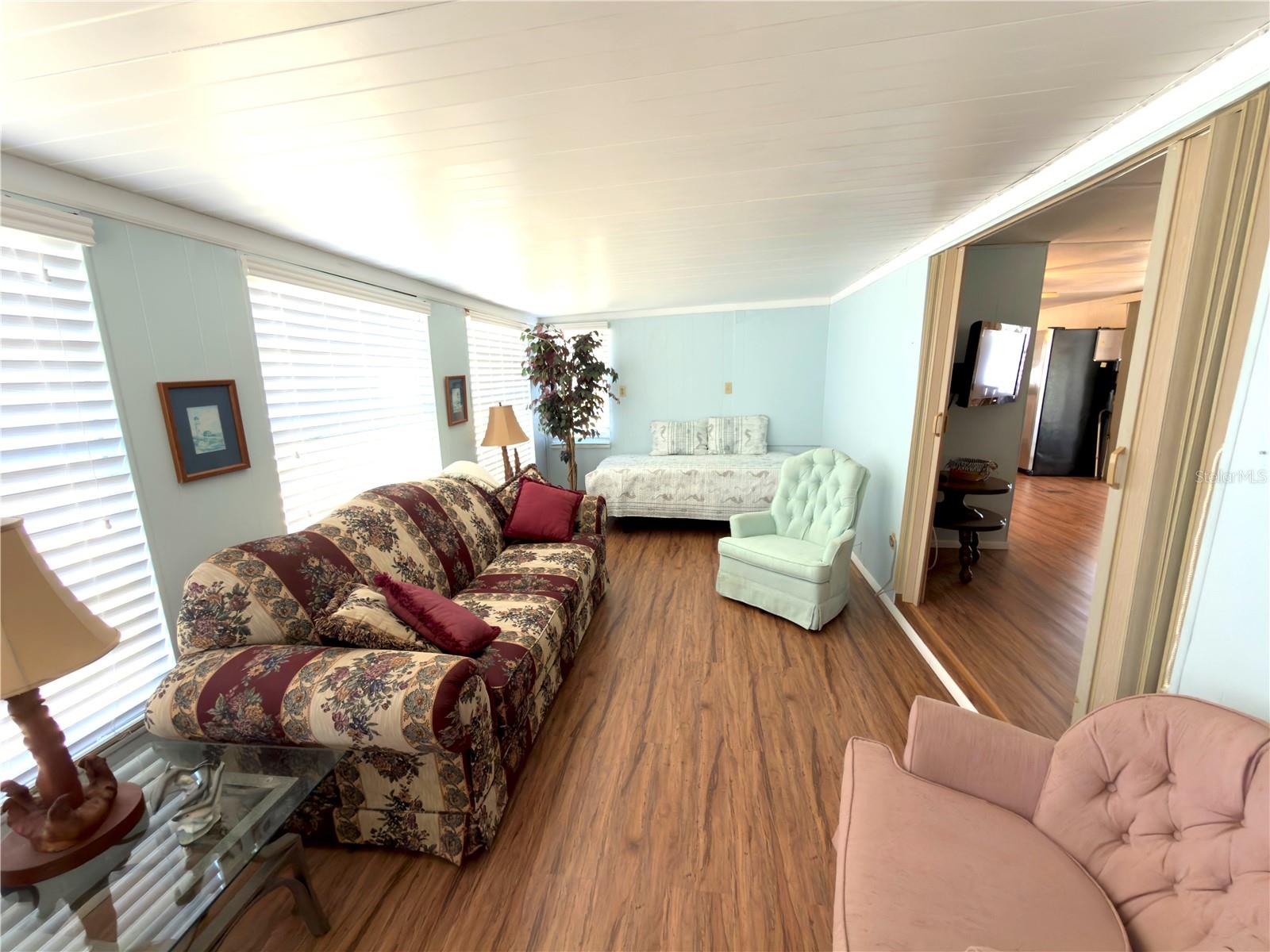 WESTERN SHORES - Residential