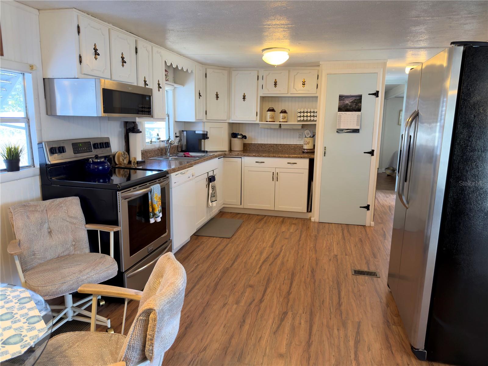 WESTERN SHORES - Residential