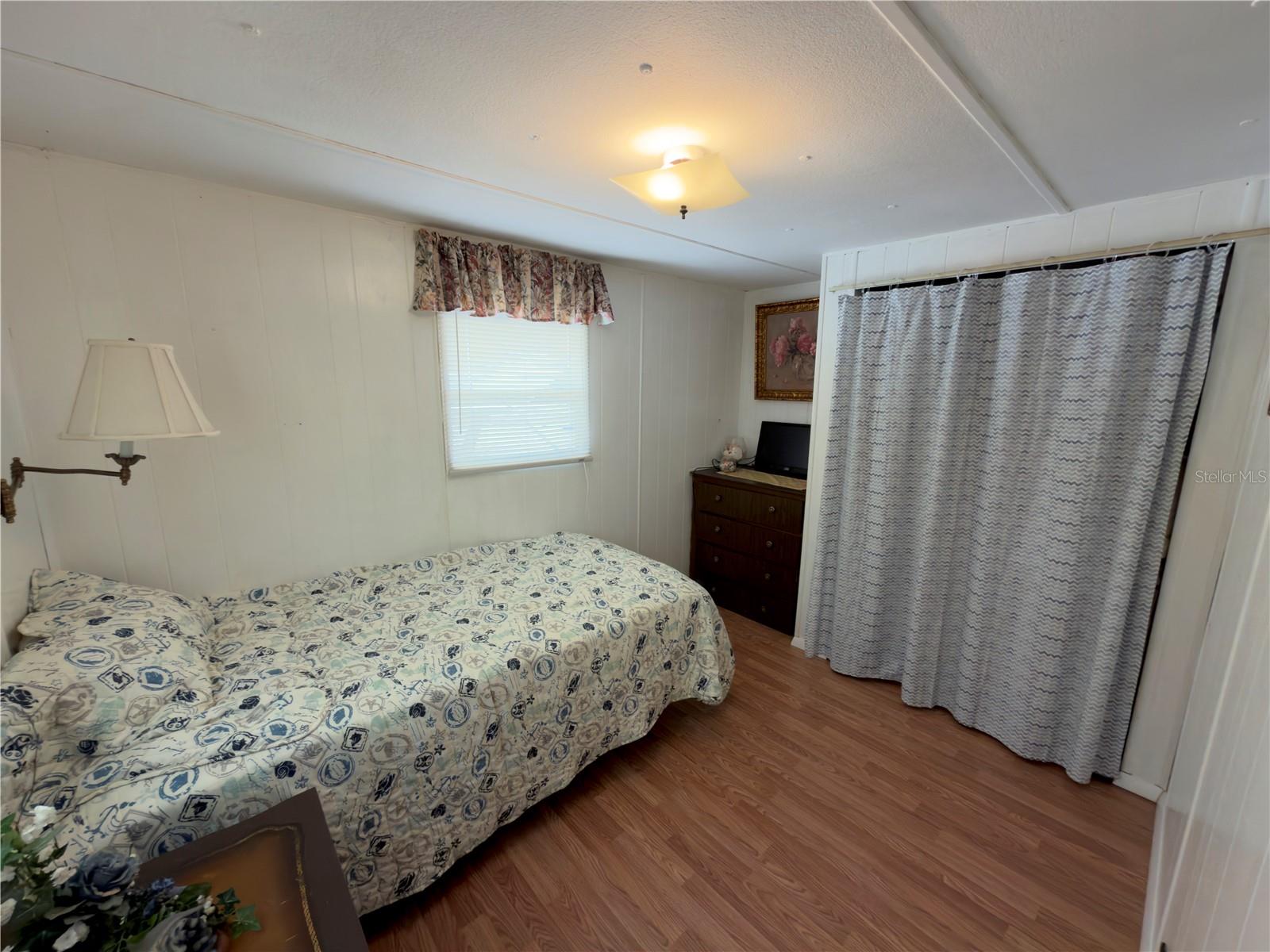 WESTERN SHORES - Residential