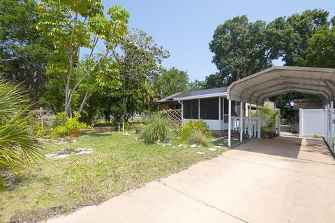 A home in PALMETTO