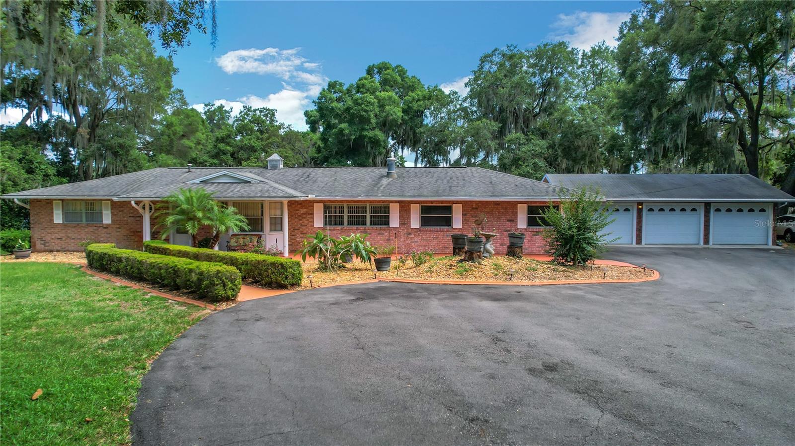 2400 LAKE GRIFFIN ROAD