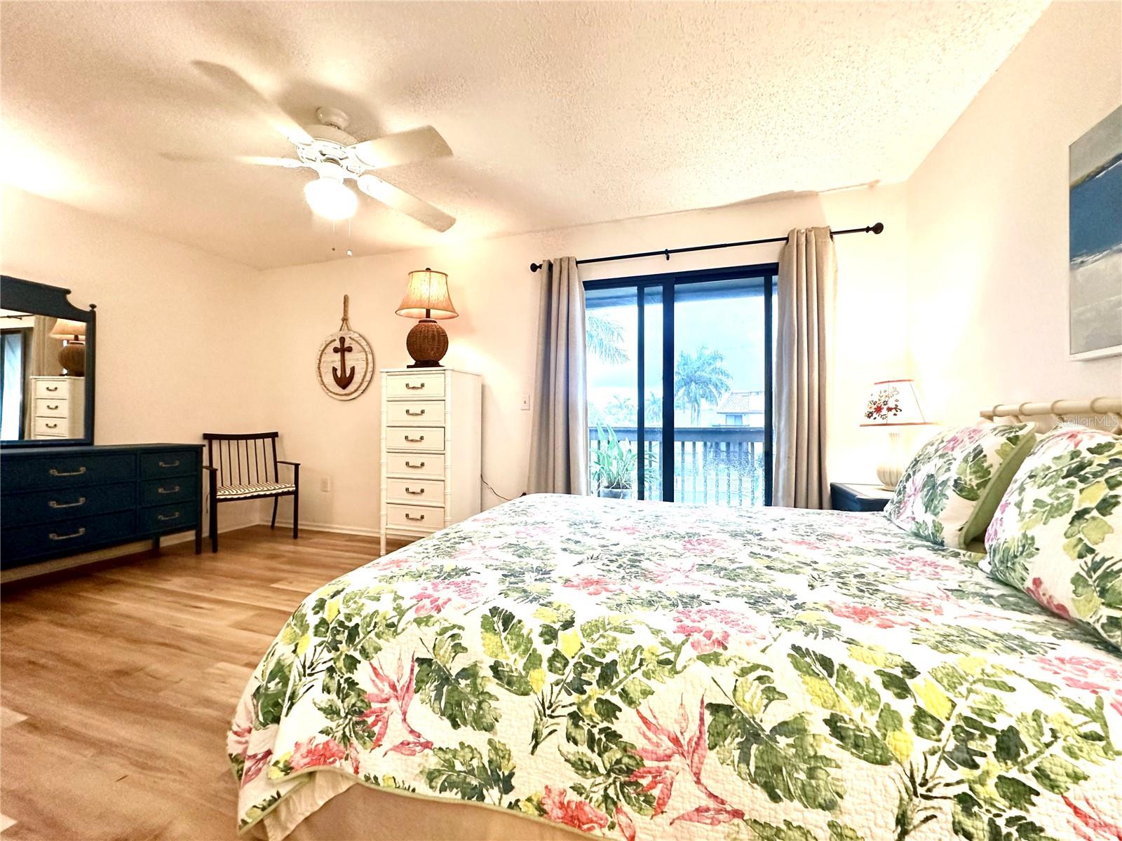 MIDNIGHT SEA - Residential Lease