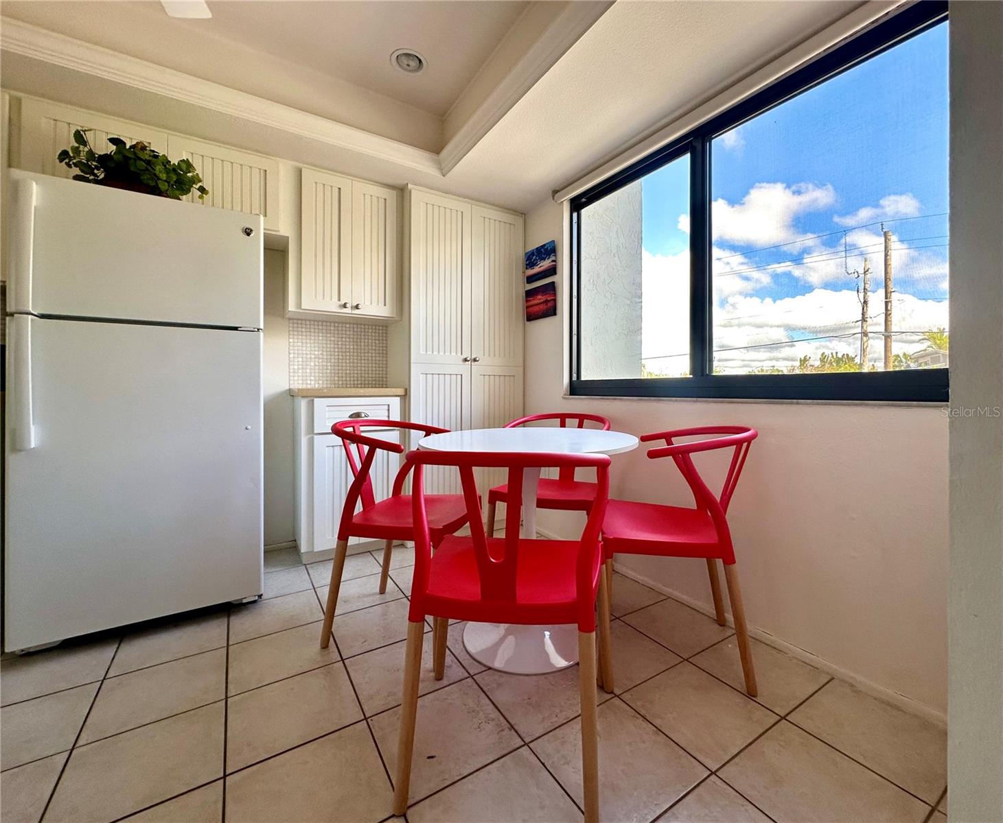 MIDNIGHT SEA - Residential Lease