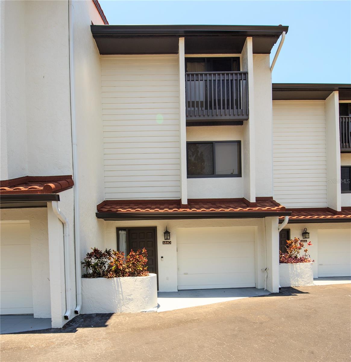 MIDNIGHT SEA - Residential Lease