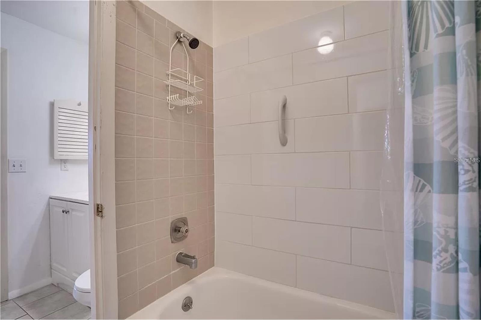 MIDNIGHT SEA - Residential Lease