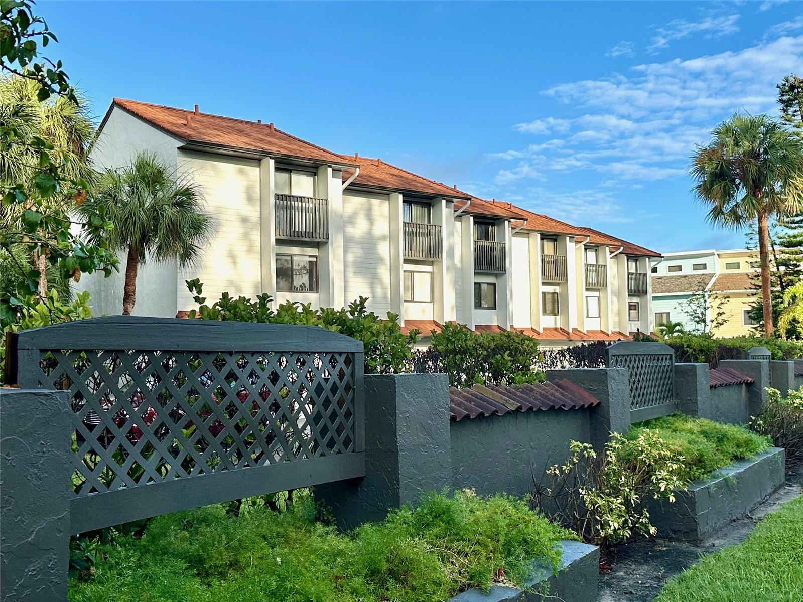 MIDNIGHT SEA - Residential Lease
