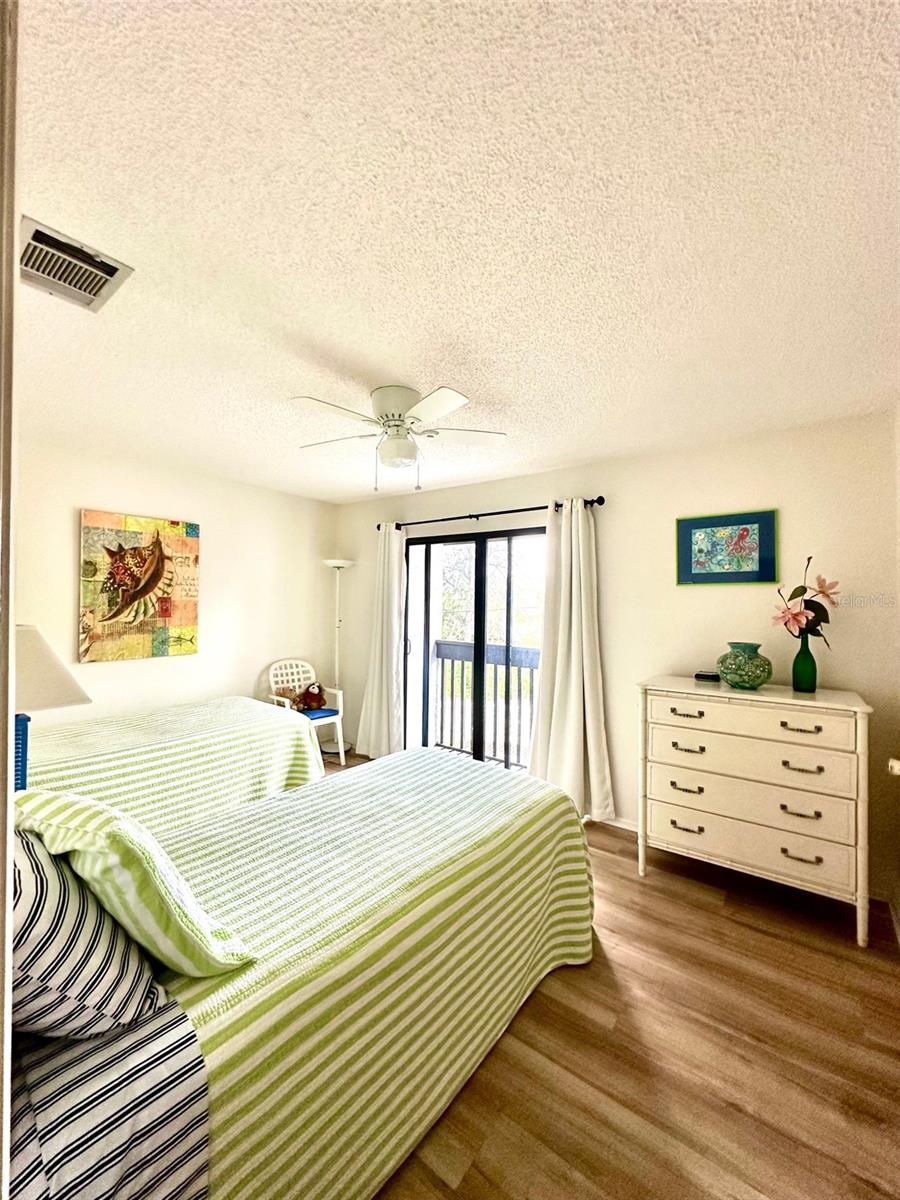 MIDNIGHT SEA - Residential Lease