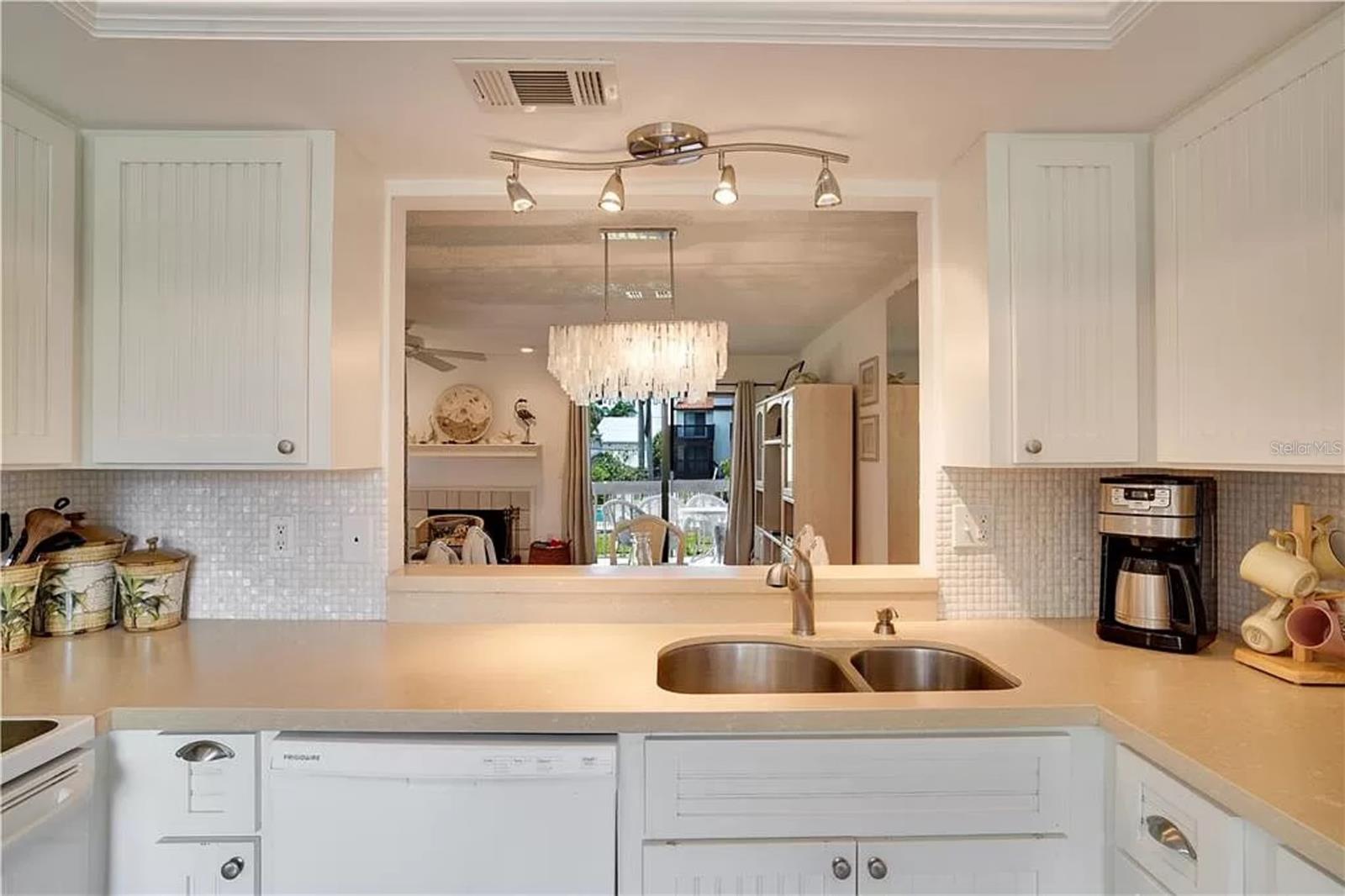MIDNIGHT SEA - Residential Lease