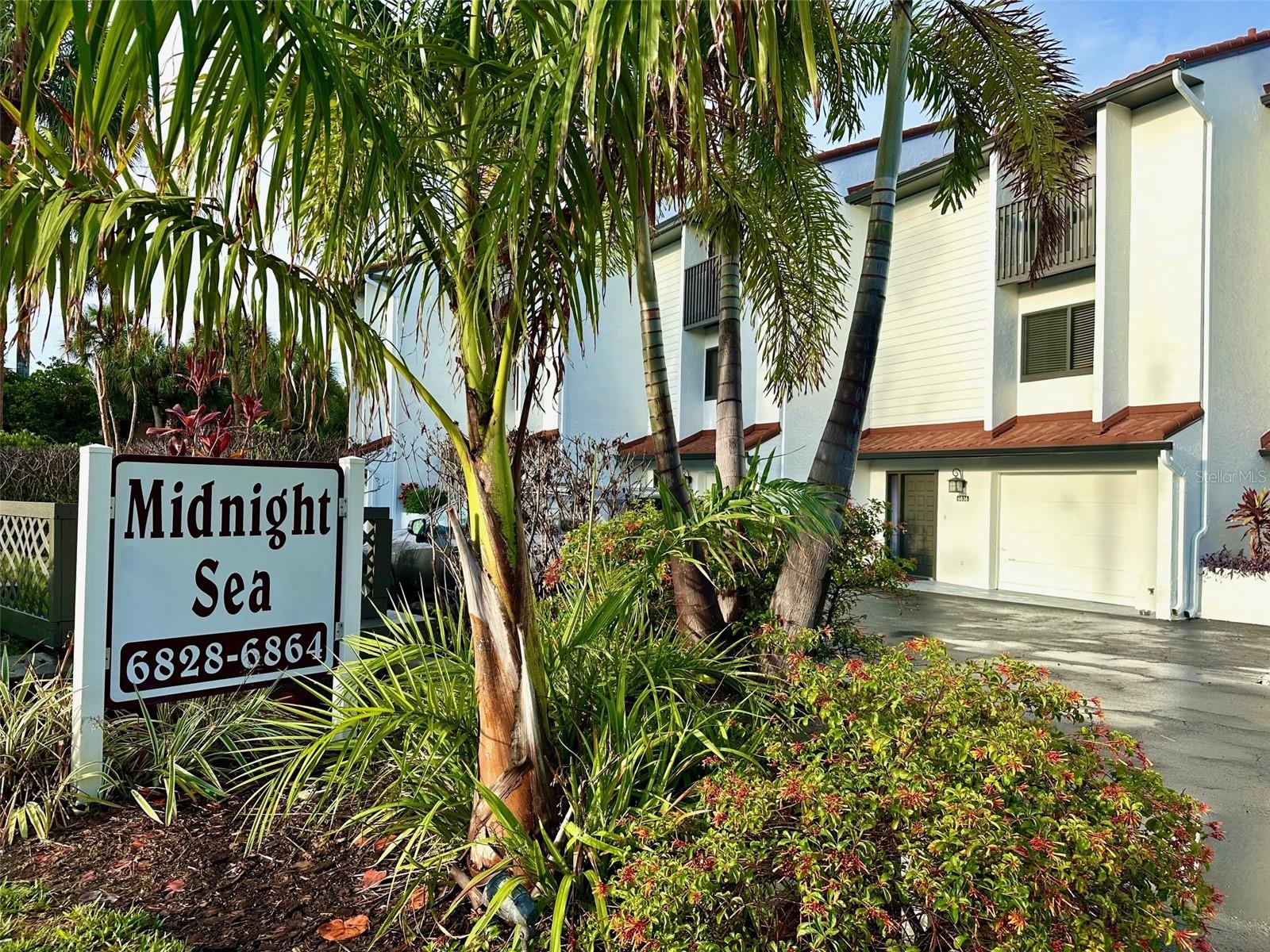 MIDNIGHT SEA - Residential Lease