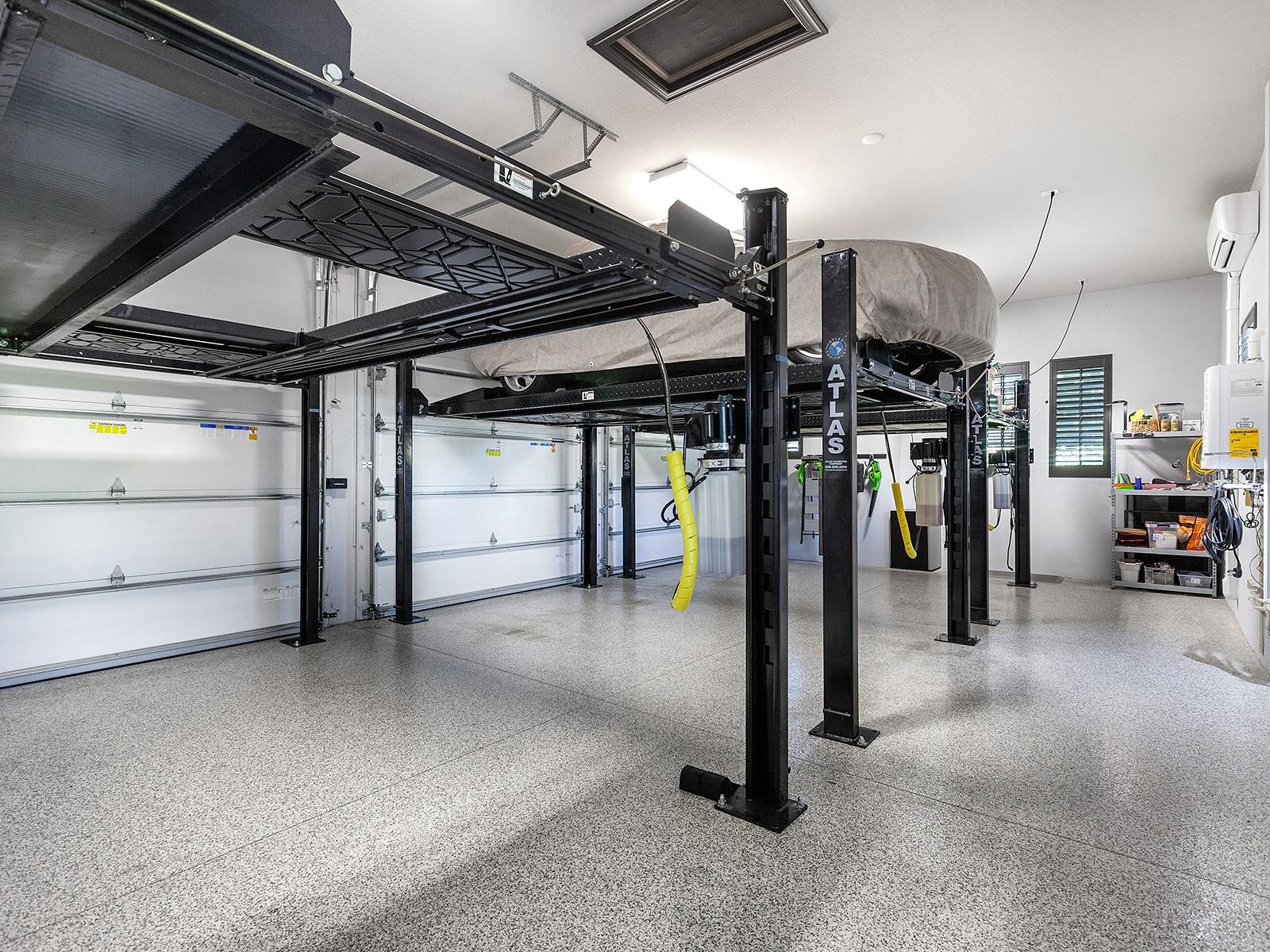 LAKE CLUB - Residential