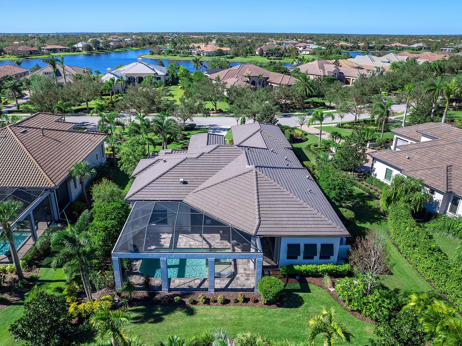 LAKE CLUB - Residential