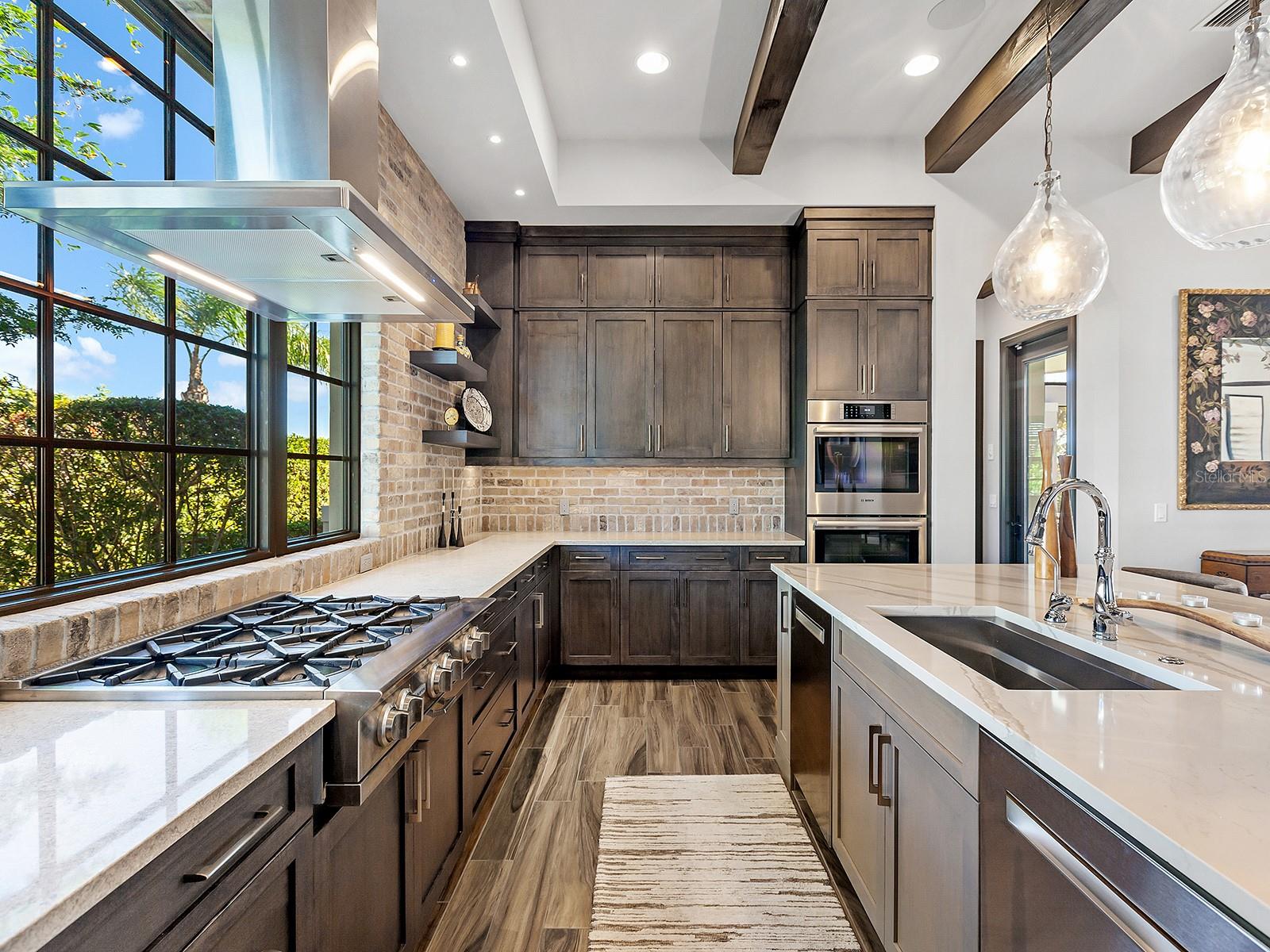 LAKE CLUB - Residential