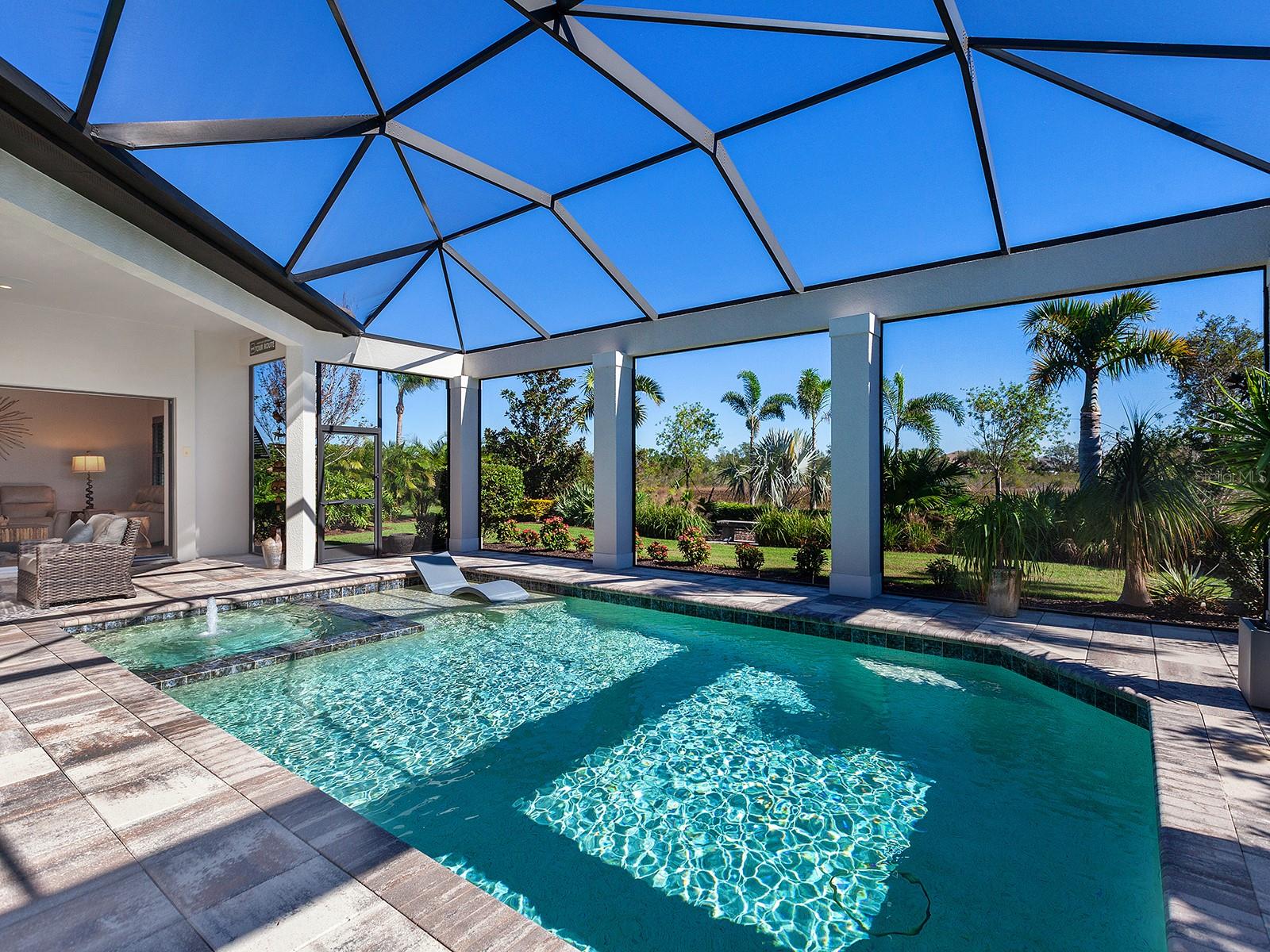 LAKE CLUB - Residential