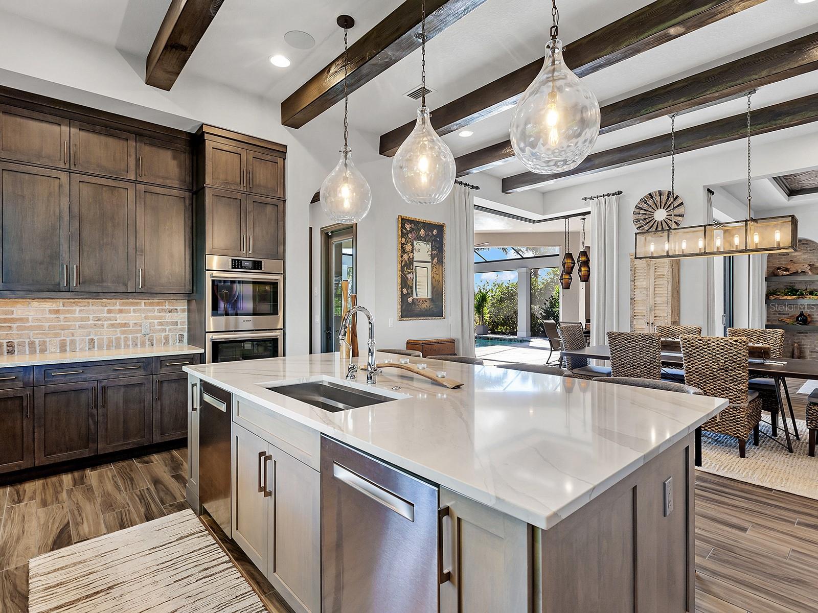 LAKE CLUB - Residential