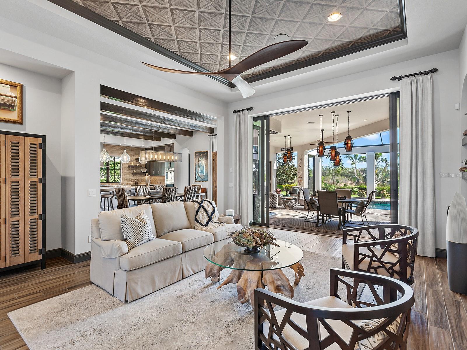 LAKE CLUB - Residential