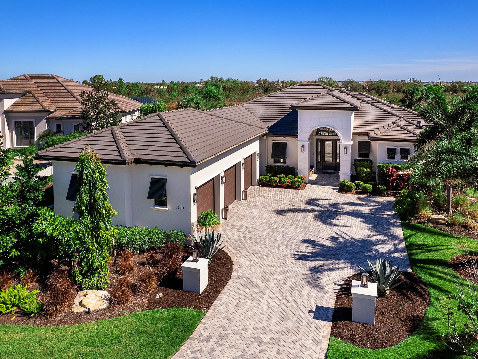 LAKE CLUB - Residential