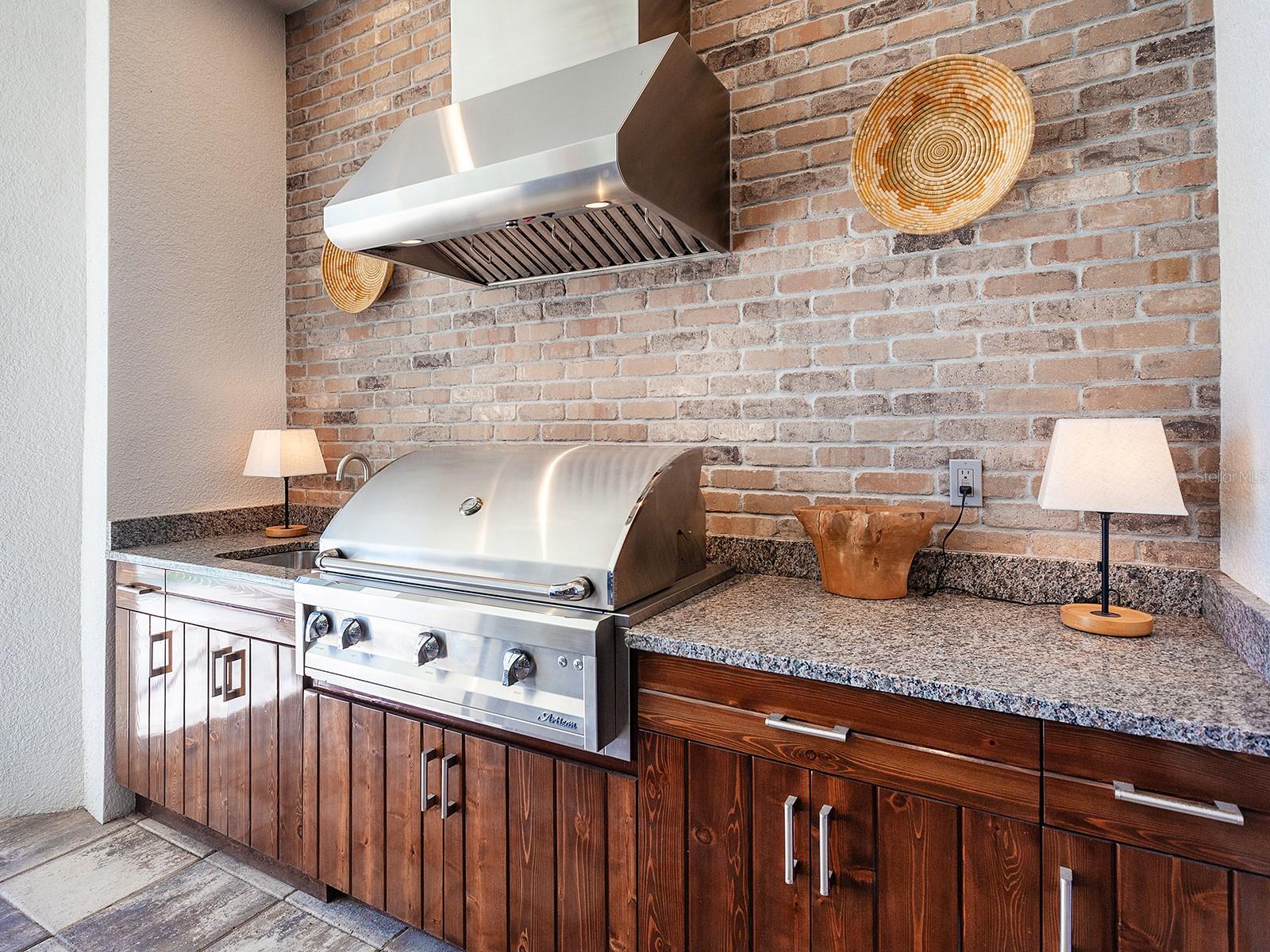 LAKE CLUB - Residential