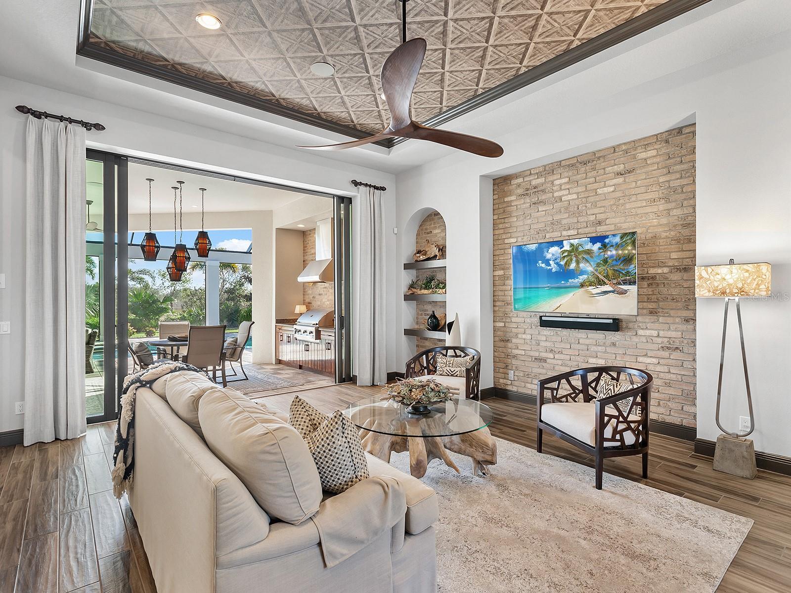 LAKE CLUB - Residential