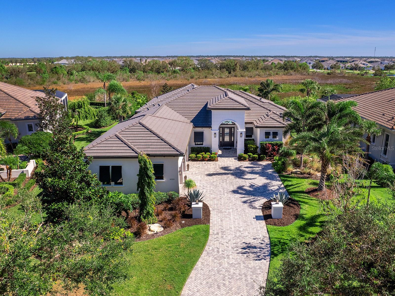 LAKE CLUB - Residential