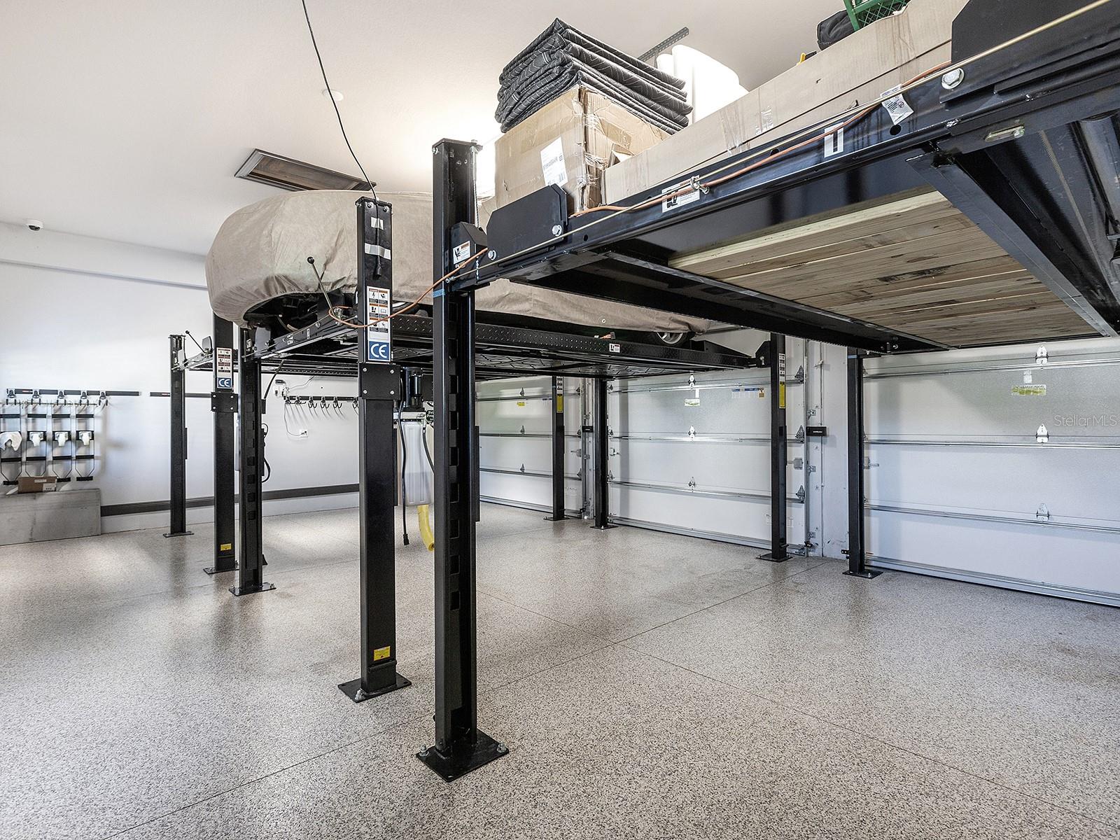 LAKE CLUB - Residential