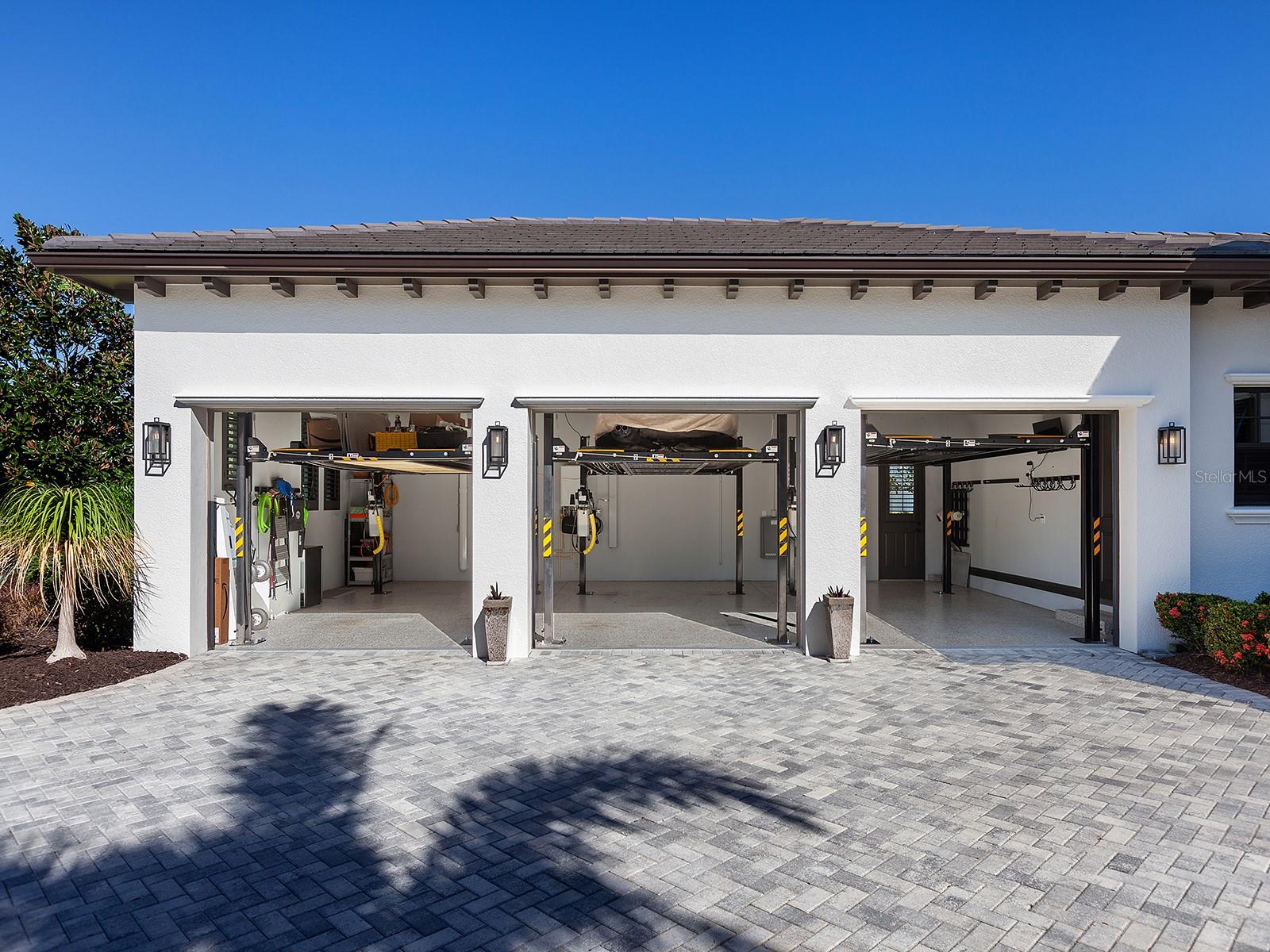 LAKE CLUB - Residential